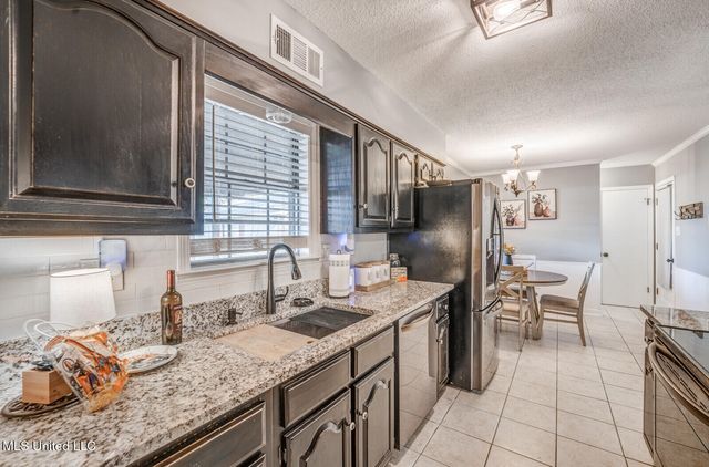 1690 Desoto Cove, Southaven, MS 38671