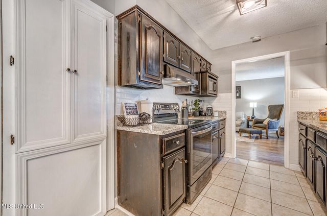 1690 Desoto Cove, Southaven, MS 38671