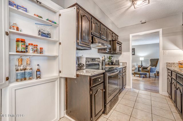 1690 Desoto Cove, Southaven, MS 38671