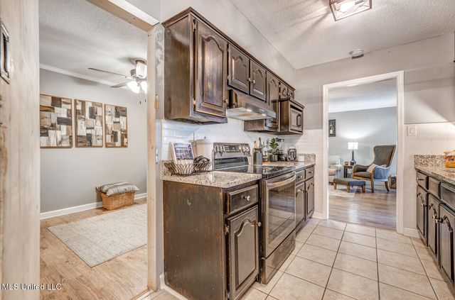 1690 Desoto Cove, Southaven, MS 38671