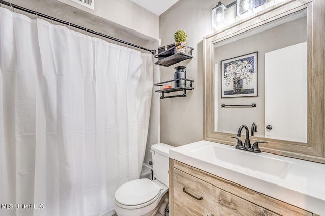 1690 Desoto Cove, Southaven, MS 38671