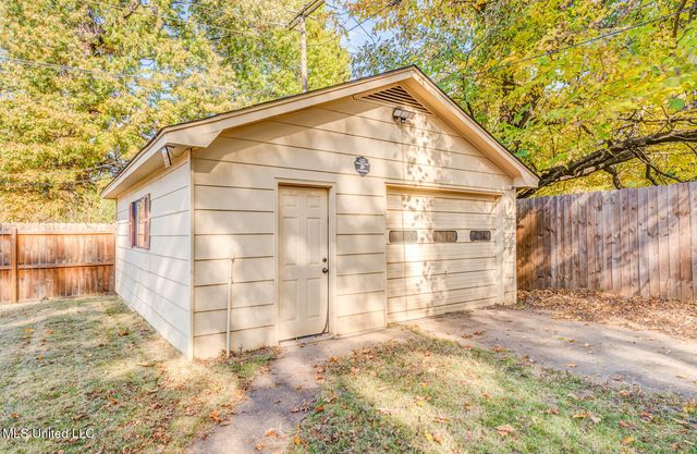 1690 Desoto Cove, Southaven, MS 38671