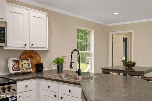 322 New Life Rd, Rogersville, TN 37857