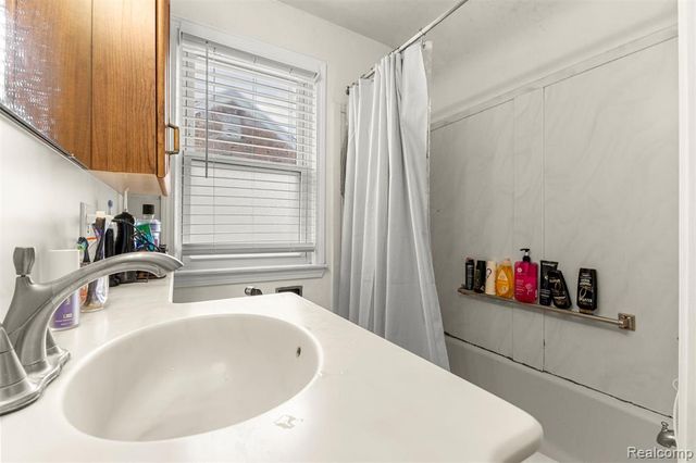 1803 N Rosevere Avenue, Dearborn, MI 48128