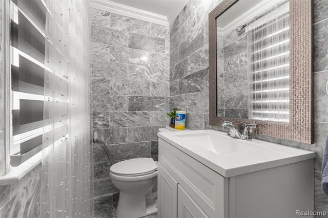 1803 N Rosevere Avenue, Dearborn, MI 48128