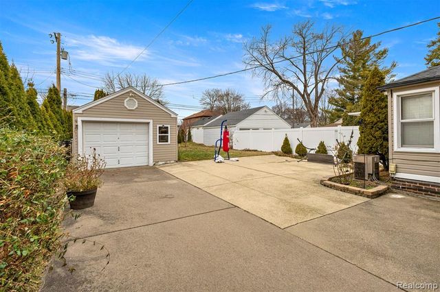 1803 N Rosevere Avenue, Dearborn, MI 48128