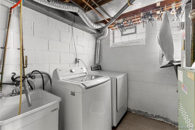 1803 N Rosevere Avenue, Dearborn, MI 48128