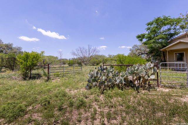 1305 FM 799, George West, TX 78022