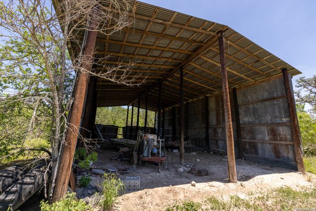 1305 FM 799, George West, TX 78022