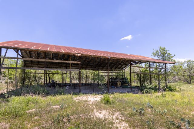 1305 FM 799, George West, TX 78022