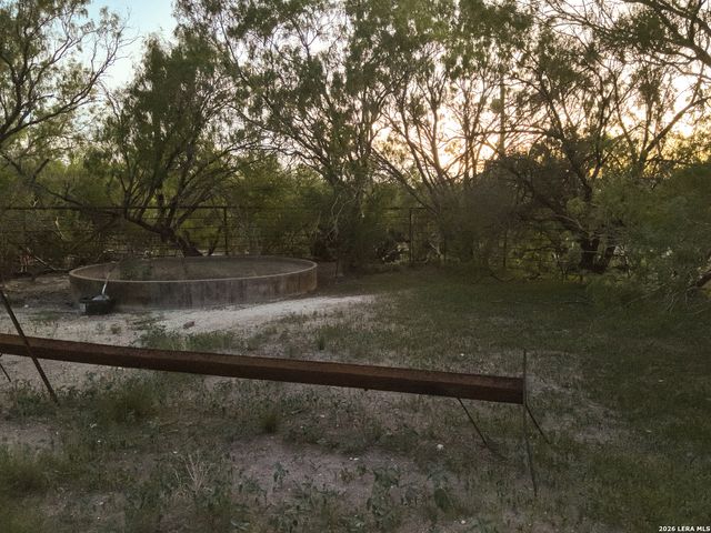 1305 FM 799, George West, TX 78022