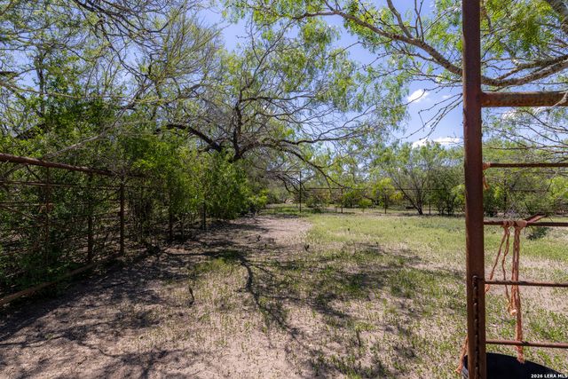 1305 FM 799, George West, TX 78022