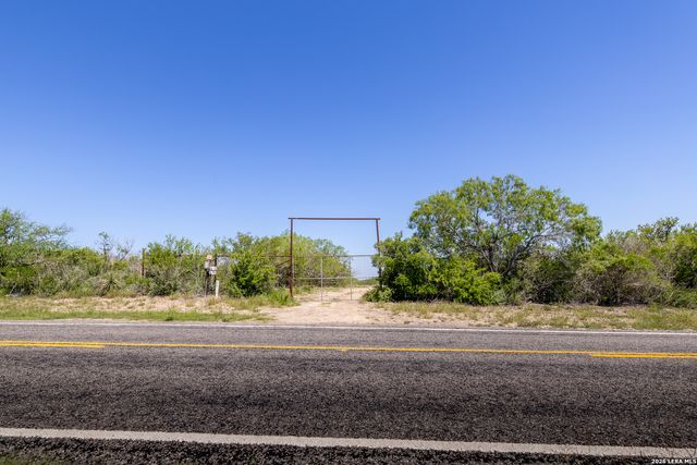 1305 FM 799, George West, TX 78022
