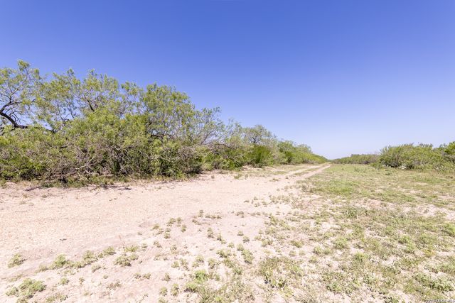 1305 FM 799, George West, TX 78022