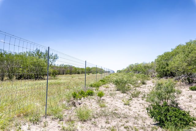 1305 FM 799, George West, TX 78022