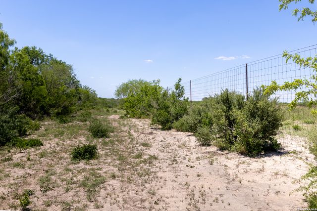 1305 FM 799, George West, TX 78022