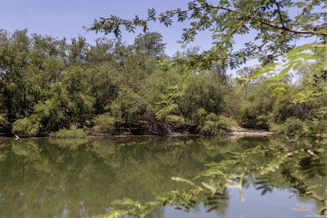 1305 FM 799, George West, TX 78022
