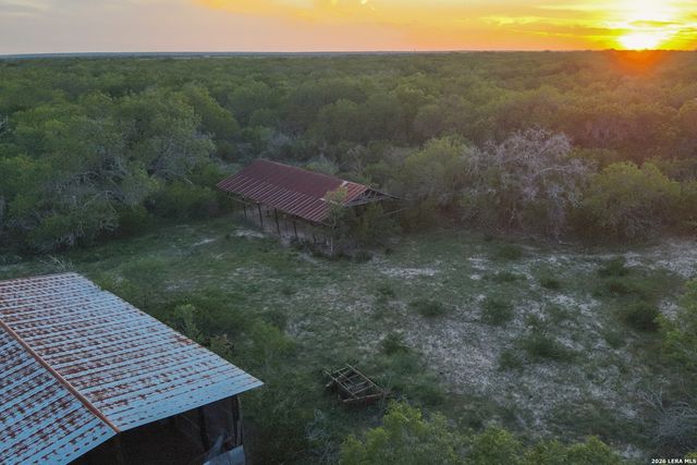 1305 FM 799, George West, TX 78022