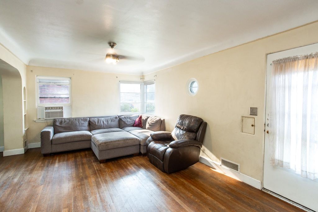 1108 E Wellesley Ave, Spokane, WA 99207 photo 5