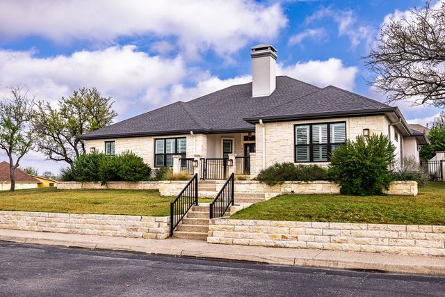 1804 Valencia Dr, Kerrville, TX 78028