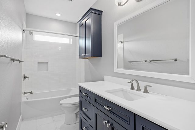 1804 Valencia Dr, Kerrville, TX 78028