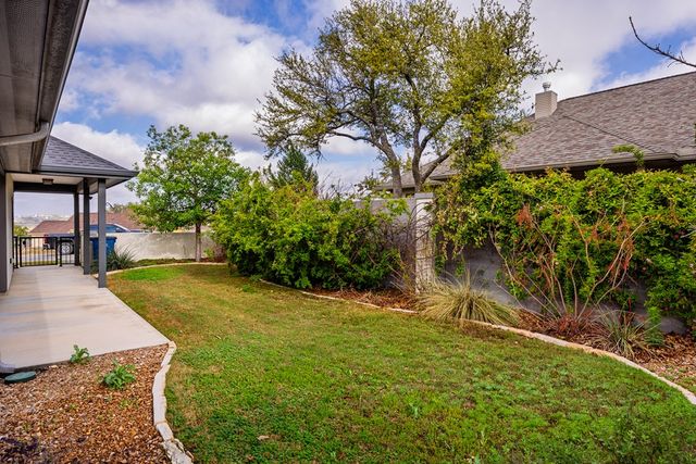 1804 Valencia Dr, Kerrville, TX 78028