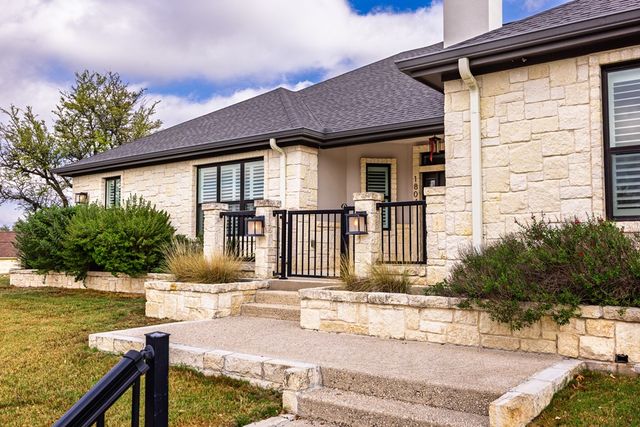 1804 Valencia Dr, Kerrville, TX 78028