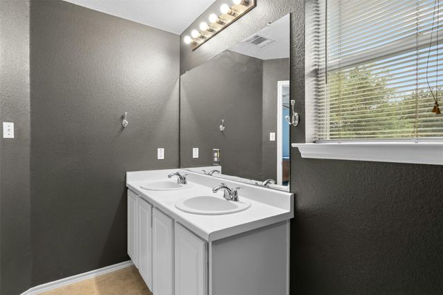 203 Pheasant TRL, Bastrop, TX 78602