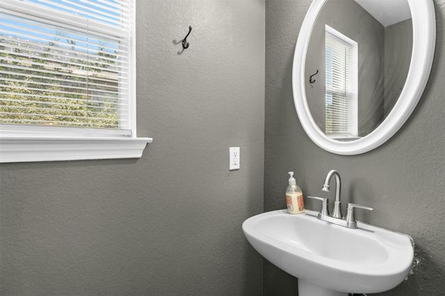 203 Pheasant TRL, Bastrop, TX 78602