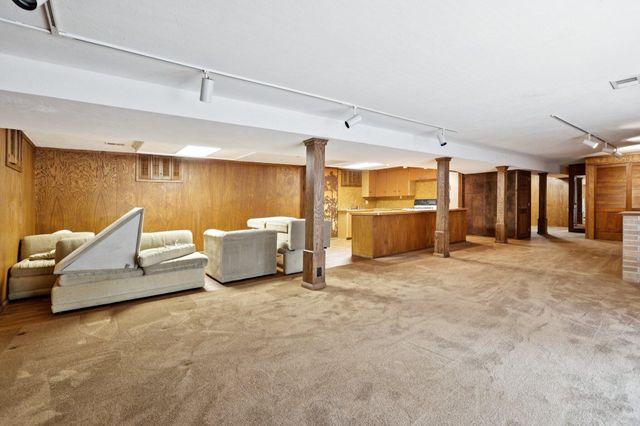 803 OAK PARK Road, Council Bluffs, IA 51503