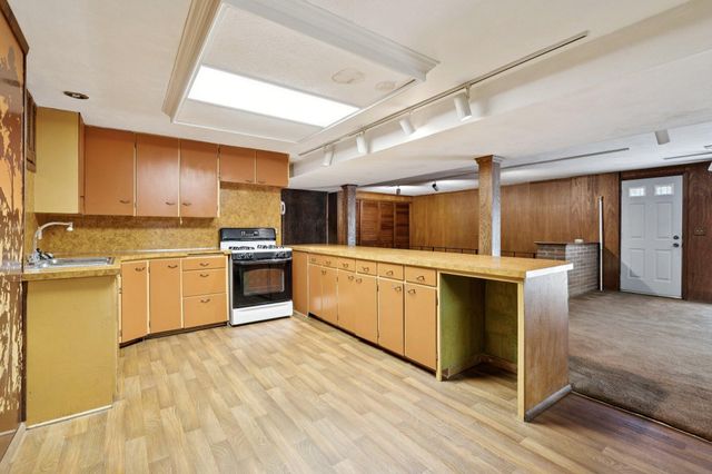 803 OAK PARK Road, Council Bluffs, IA 51503