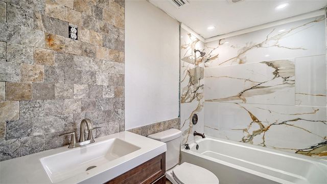 1203 PINELAND AVENUE, Venice, FL 34285