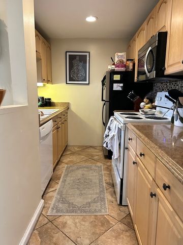 390 Riverway 8, Boston, MA 02115