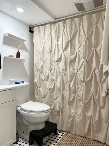 390 Riverway 8, Boston, MA 02115