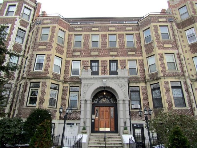 390 Riverway 8, Boston, MA 02115