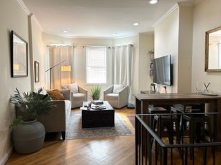 390 Riverway 8, Boston, MA 02115