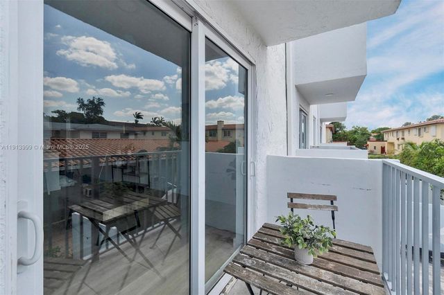 620 SW 10th St 202, Miami, FL 33130