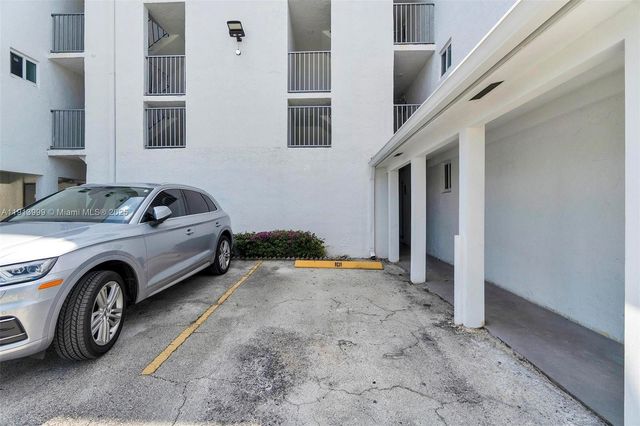 620 SW 10th St 202, Miami, FL 33130