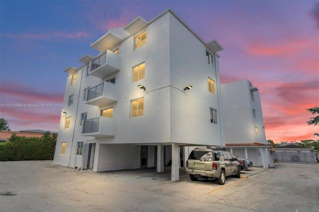 620 SW 10th St 202, Miami, FL 33130