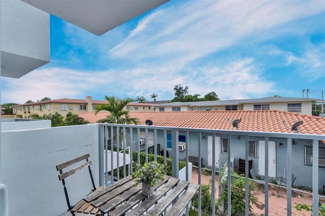 620 SW 10th St 202, Miami, FL 33130