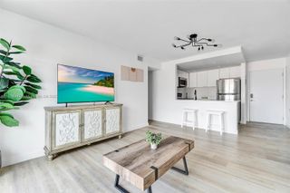 620 SW 10th St 202, Miami, FL 33130