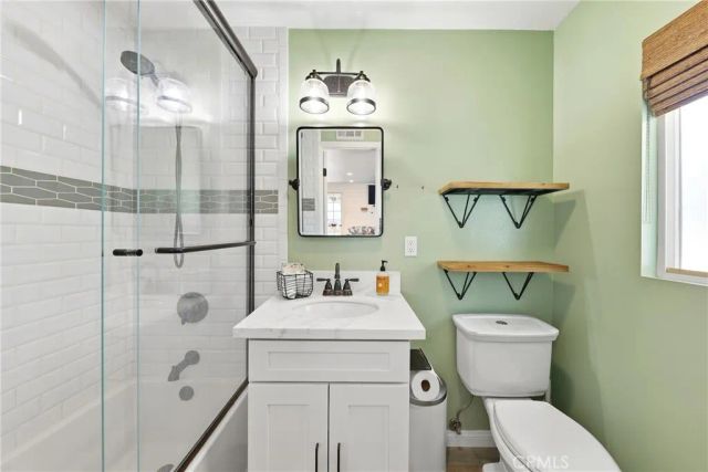 1566 W Crone, Anaheim, CA 92802