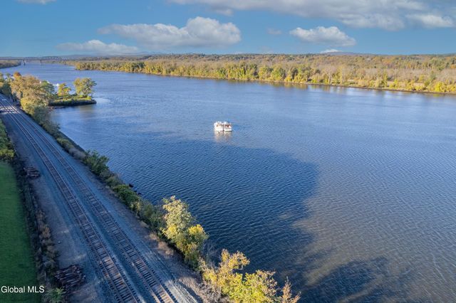 3 Seaman Avenue, Castleton-on-hudson, NY 12033