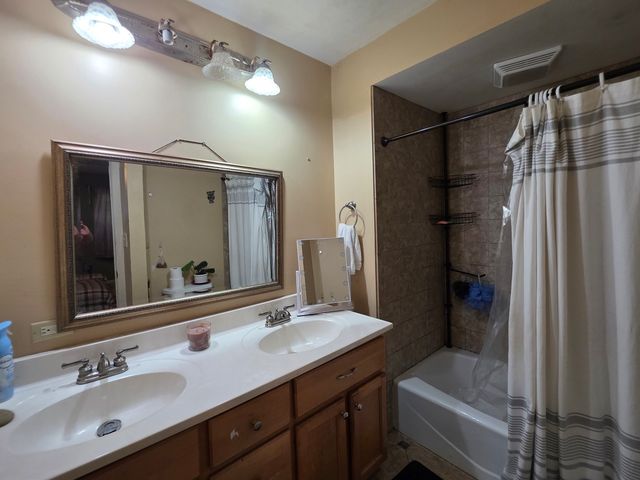 605 E Maple Avenue, Mundelein, IL 60060