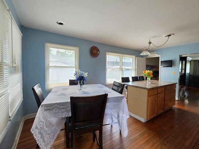 605 E Maple Avenue, Mundelein, IL 60060