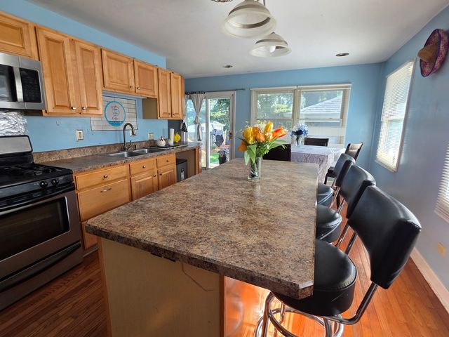 605 E Maple Avenue, Mundelein, IL 60060
