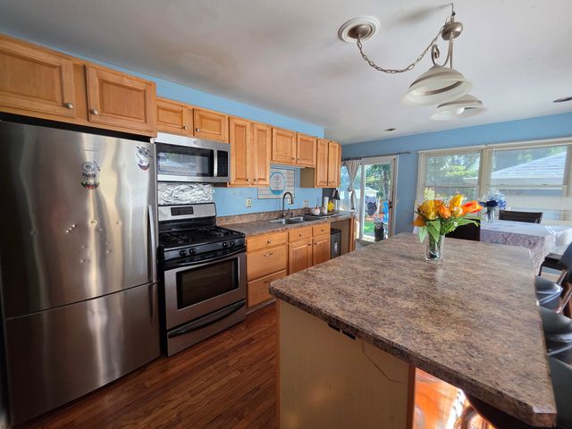 605 E Maple Avenue, Mundelein, IL 60060