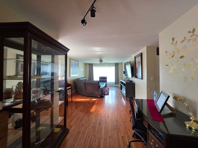 605 E Maple Avenue, Mundelein, IL 60060