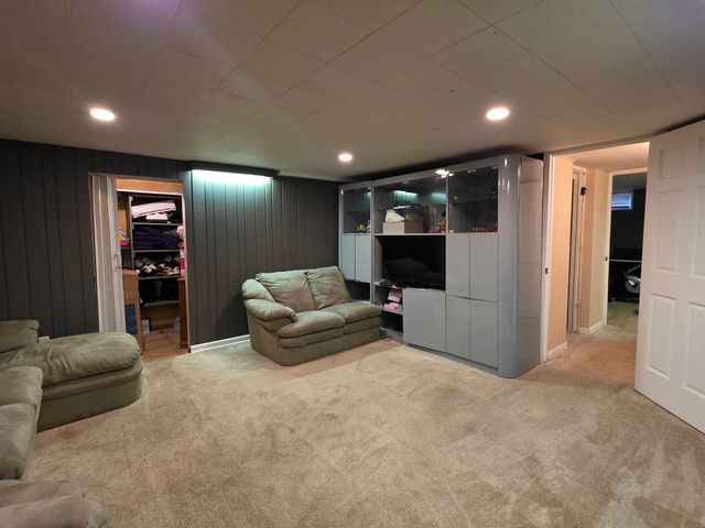 605 E Maple Avenue, Mundelein, IL 60060