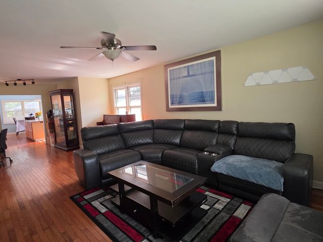 605 E Maple Avenue, Mundelein, IL 60060